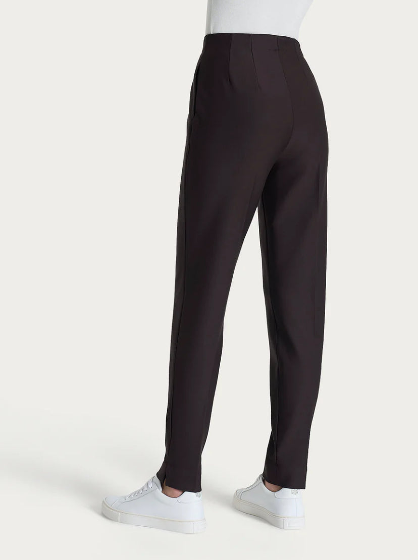 Pantalone a carota con tasche in tessuto Compact