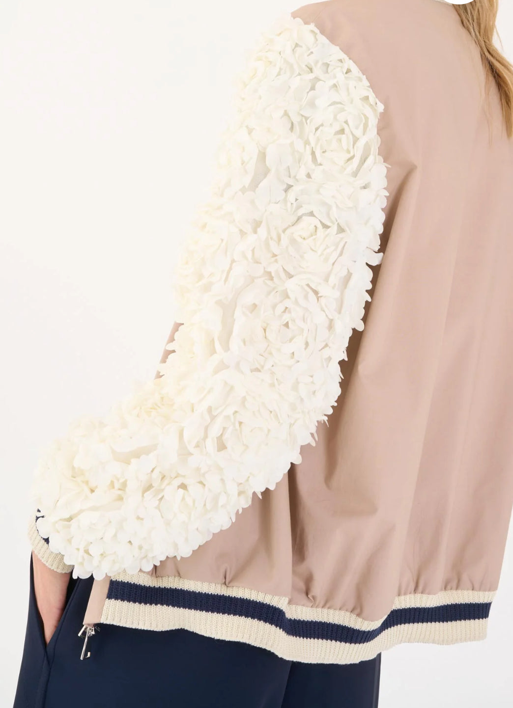 Bomber in tela paracadute di cotone beige con maniche fiori Laserati Resina Vicario Cinque